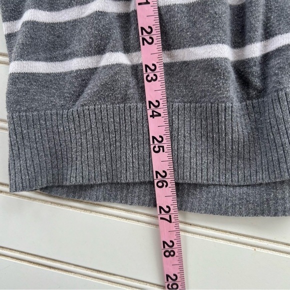 Aeropostale Gray & White Stripe Long Sleeve V-Neck Knit Sweater size L - Picture 6 of 9